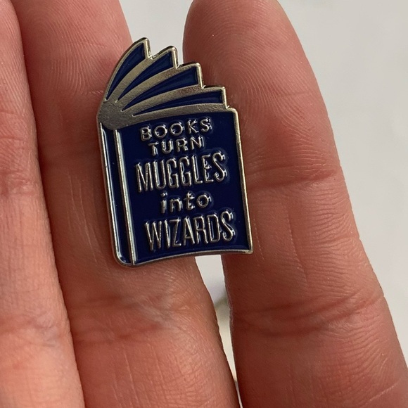 Harry Potter bundle including Alex and Ani snitch ring and enamel pin - Picture 4 of 8